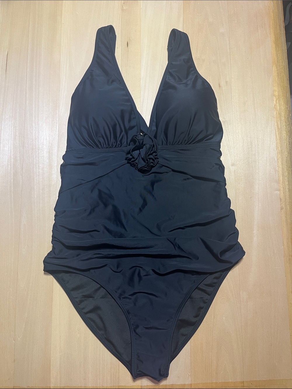 Blooming Jelly Black One-Piece V-Neck Swimwear with Front Rosette XXL